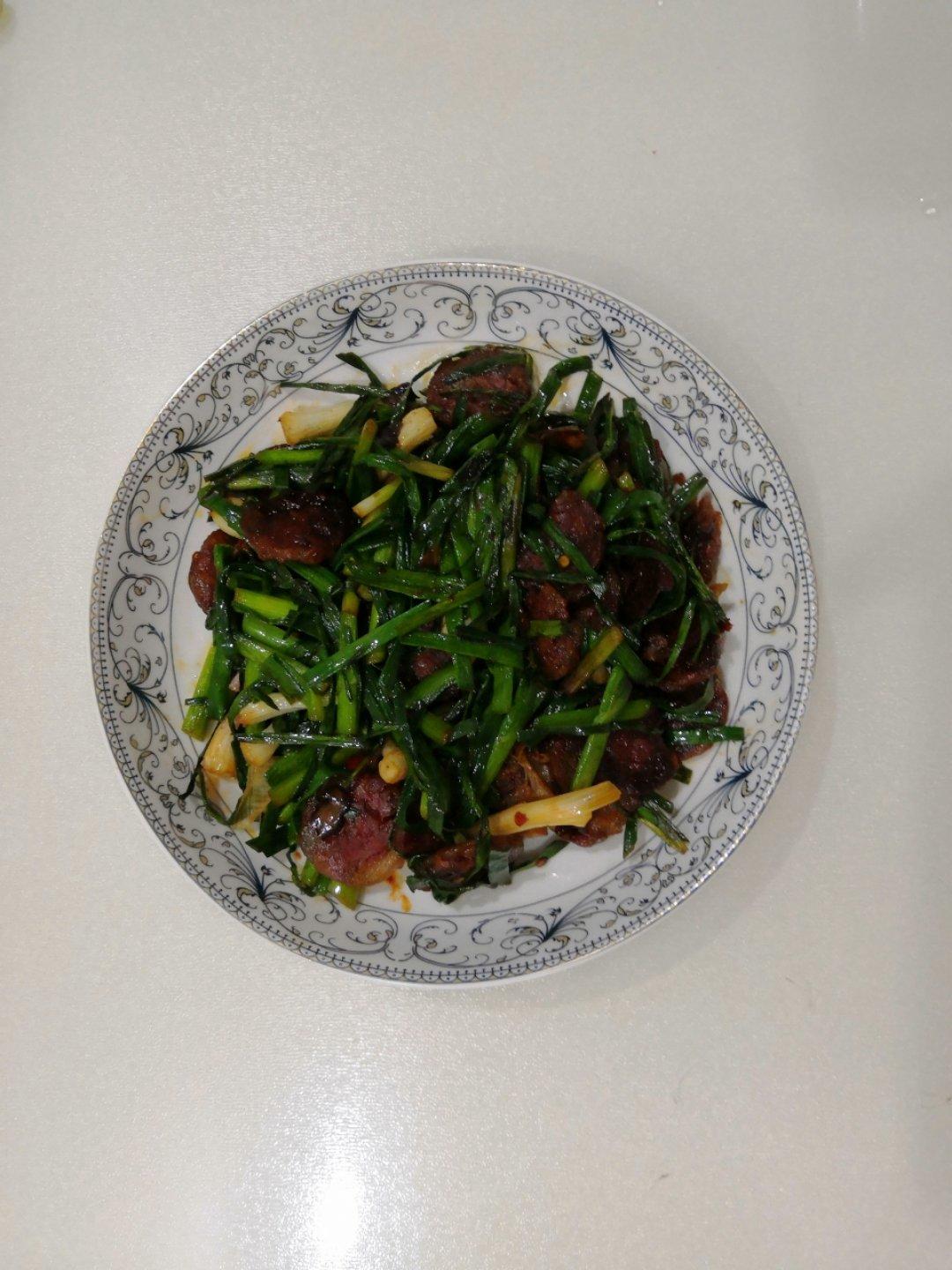 大蒜炒香肠