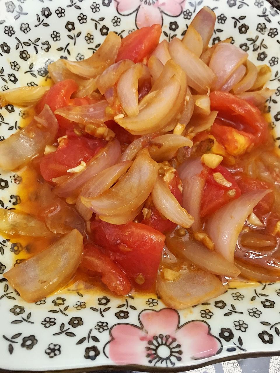 白雪迷城做的洋葱炒西红柿