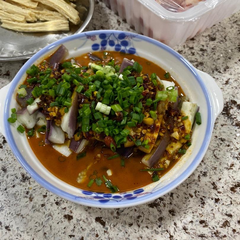 厨师长教你：“凉拌茄子”的创新做法，口感软嫩味道鲜，收藏了