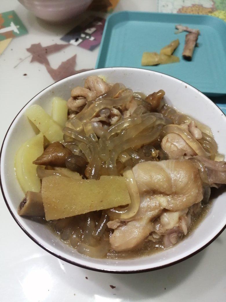鸡腿炖蘑菇