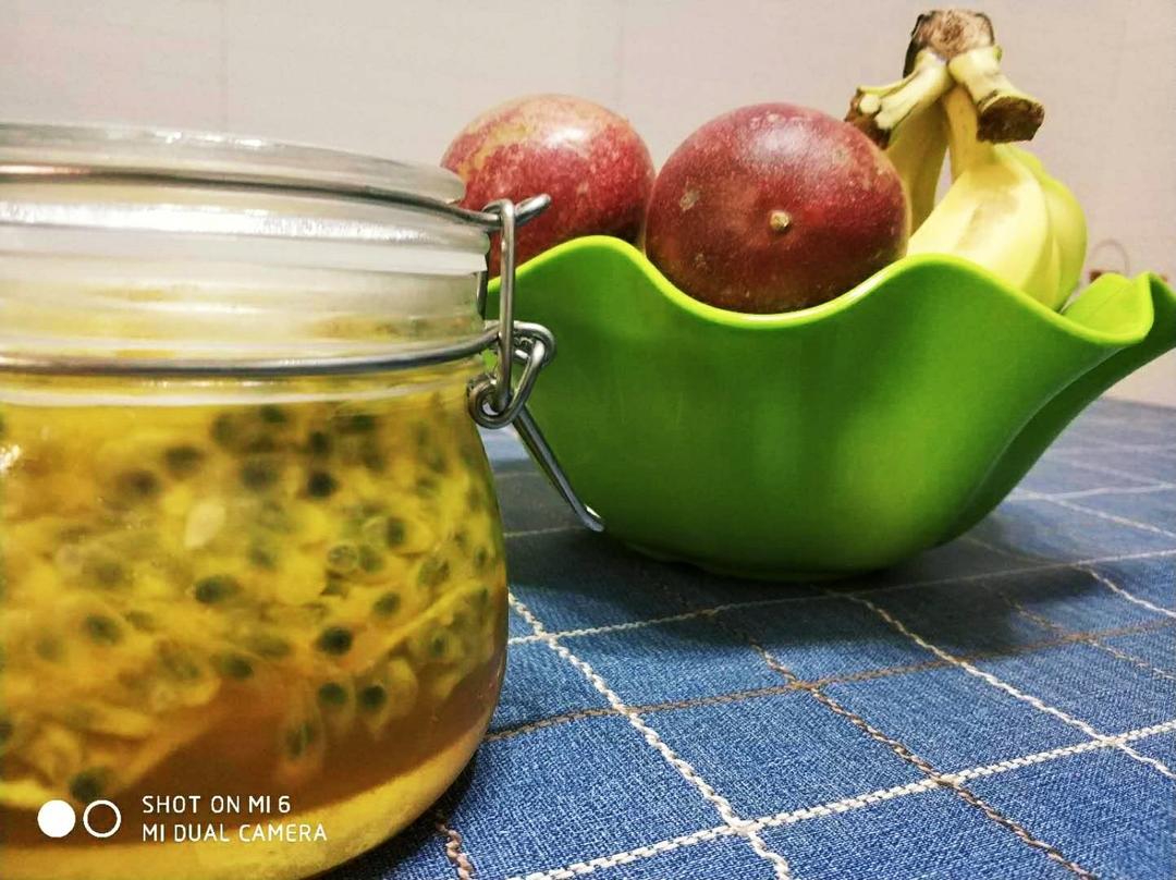 柠檬百香果蜂蜜饮