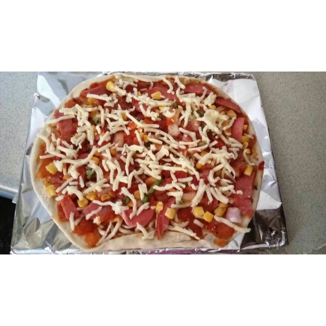 薄饼脆皮火腿pizza