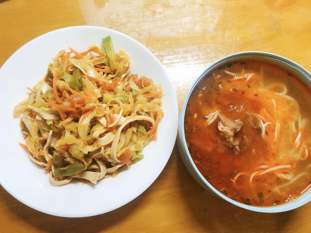 风味酸汤牛肉拉面｜二十块钱一碗拉面说，到底值不值的做法