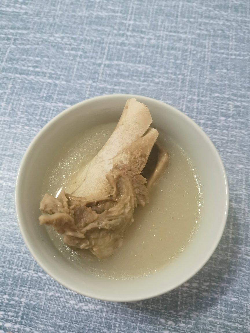 年糕兔做的大骨汤