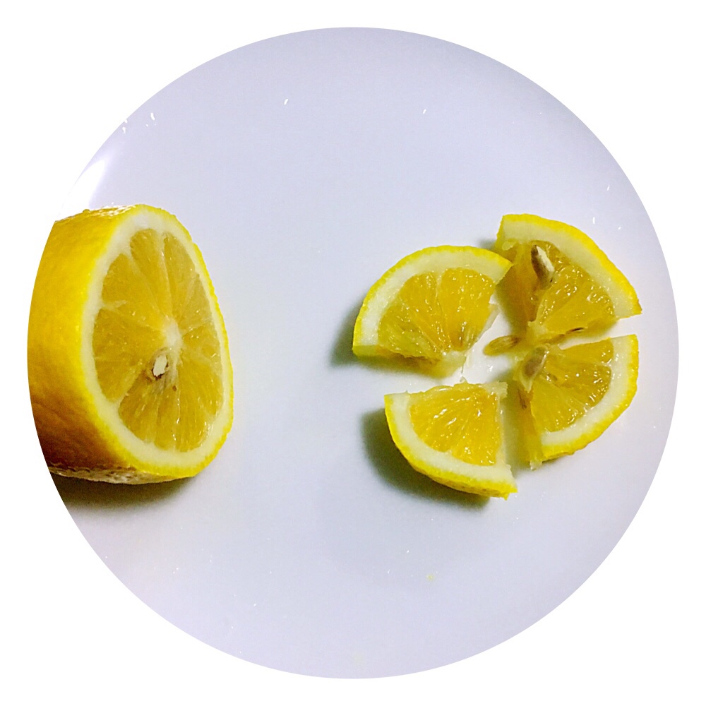 蜂蜜柠檬水🍋🐝的做法 步骤1