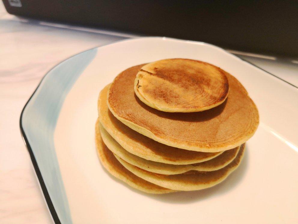 【减脂早餐】无油香蕉松饼（超简单）