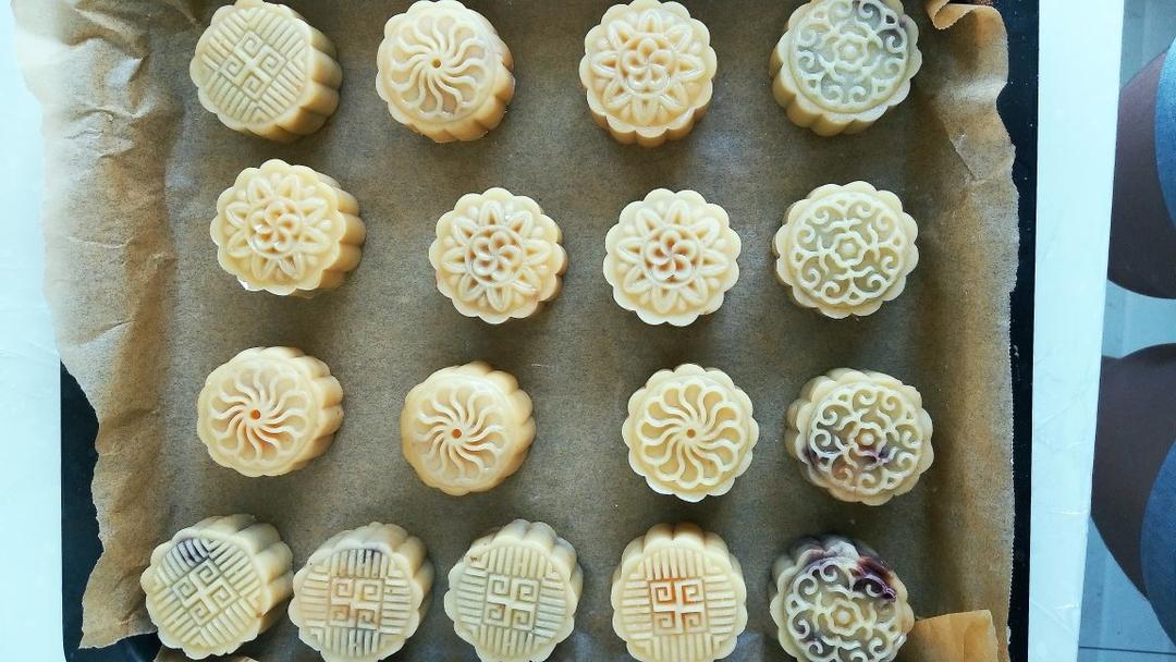 广式月饼—蛋黄莲蓉月饼