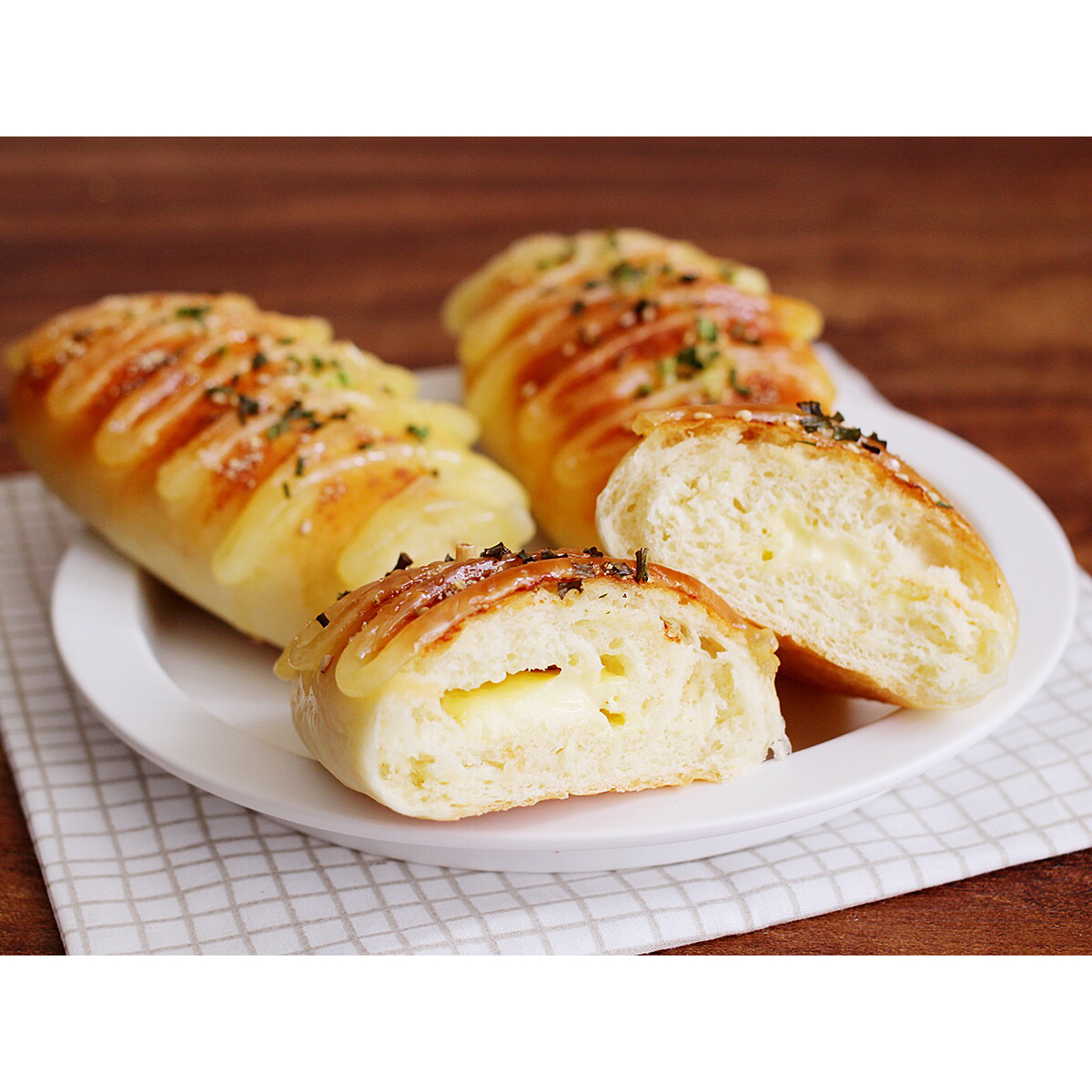 cherrie樱桃酱做的火腿肠早餐面包(一次发酵法)