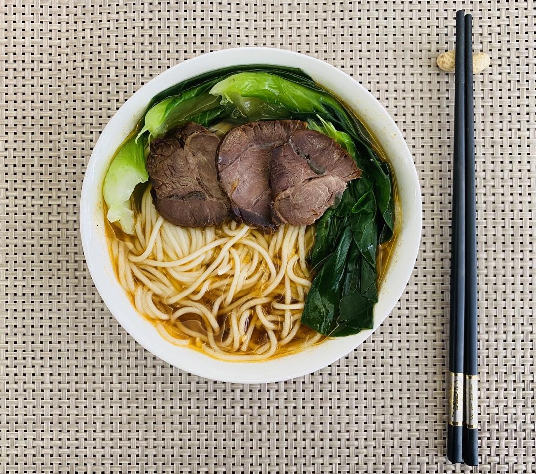 酸爽到不敢想象的浇汤肥牛面