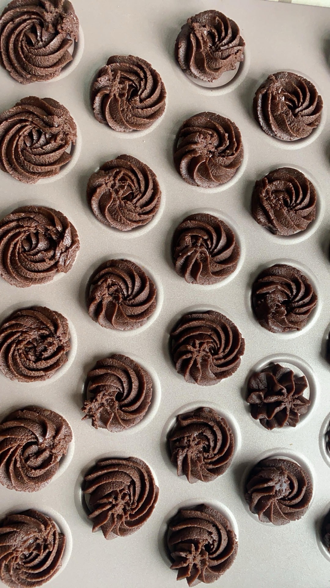 挤花毫无压力的巧克力曲奇