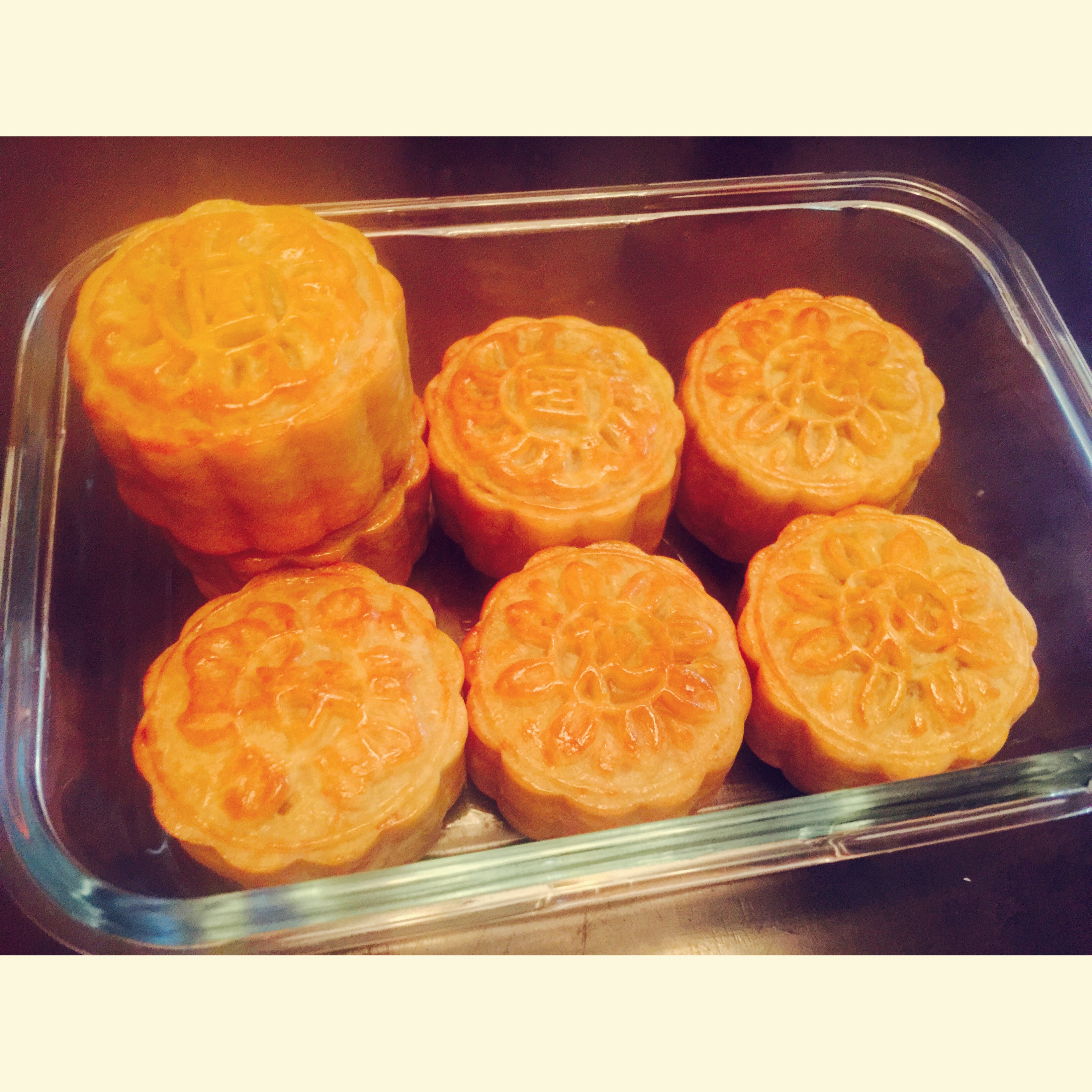 广式月饼—蛋黄莲蓉月饼