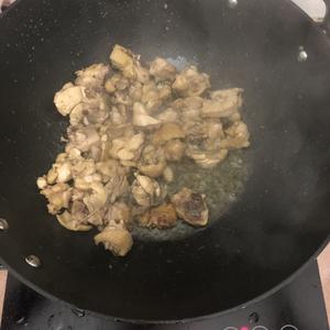 鸡肉炒榨菜的做法 步骤1