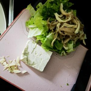 平菇生菜豆腐汤的做法 步骤1