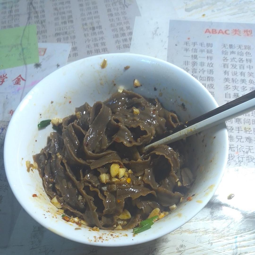 十分钟就能吃上的超简单油泼面