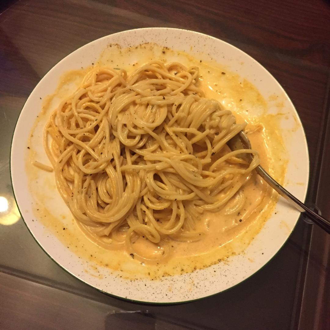 白蘑菇奶油培根意面