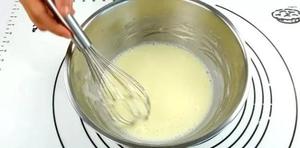 轻乳酪蛋糕的做法_安佳烘焙秀【史上最详细】的做法 步骤3