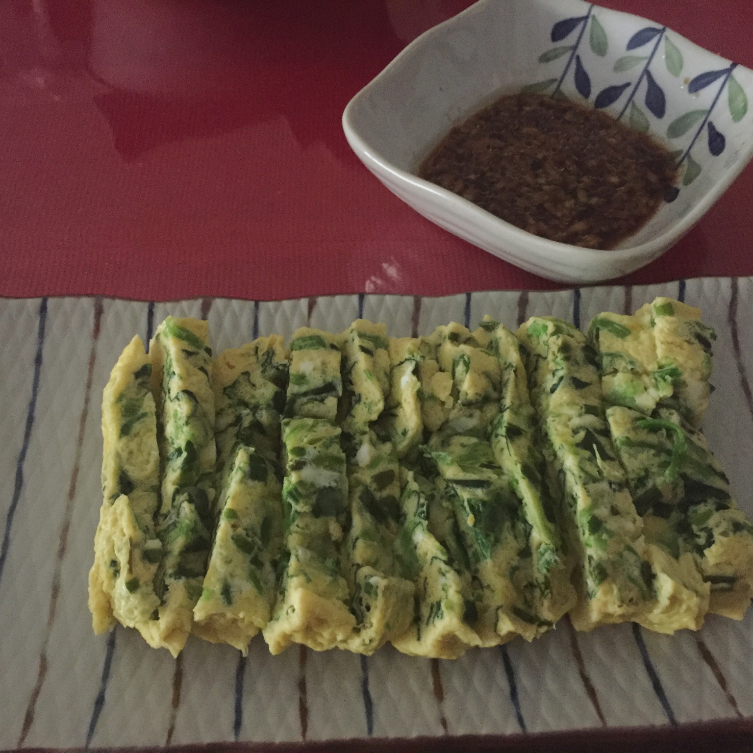 蘸汁菠菜鸡蛋糕——春季养生多吃菠菜