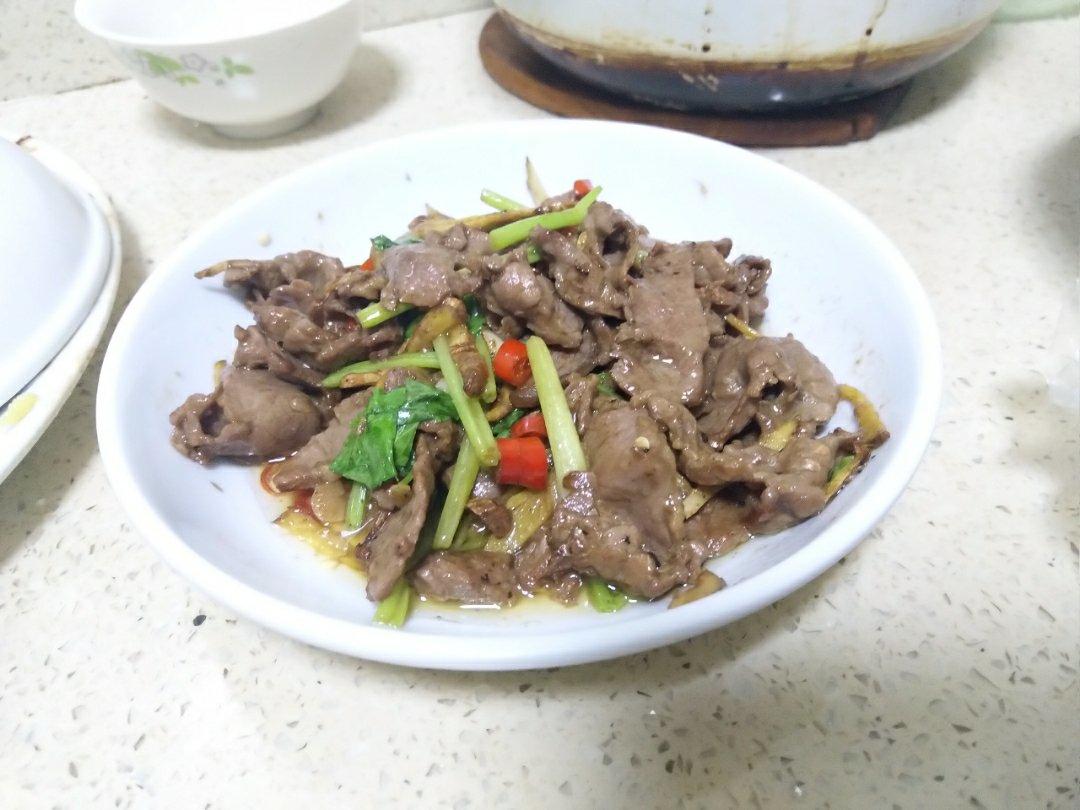 小炒牛肉（小白也可以做的超好吃！！）