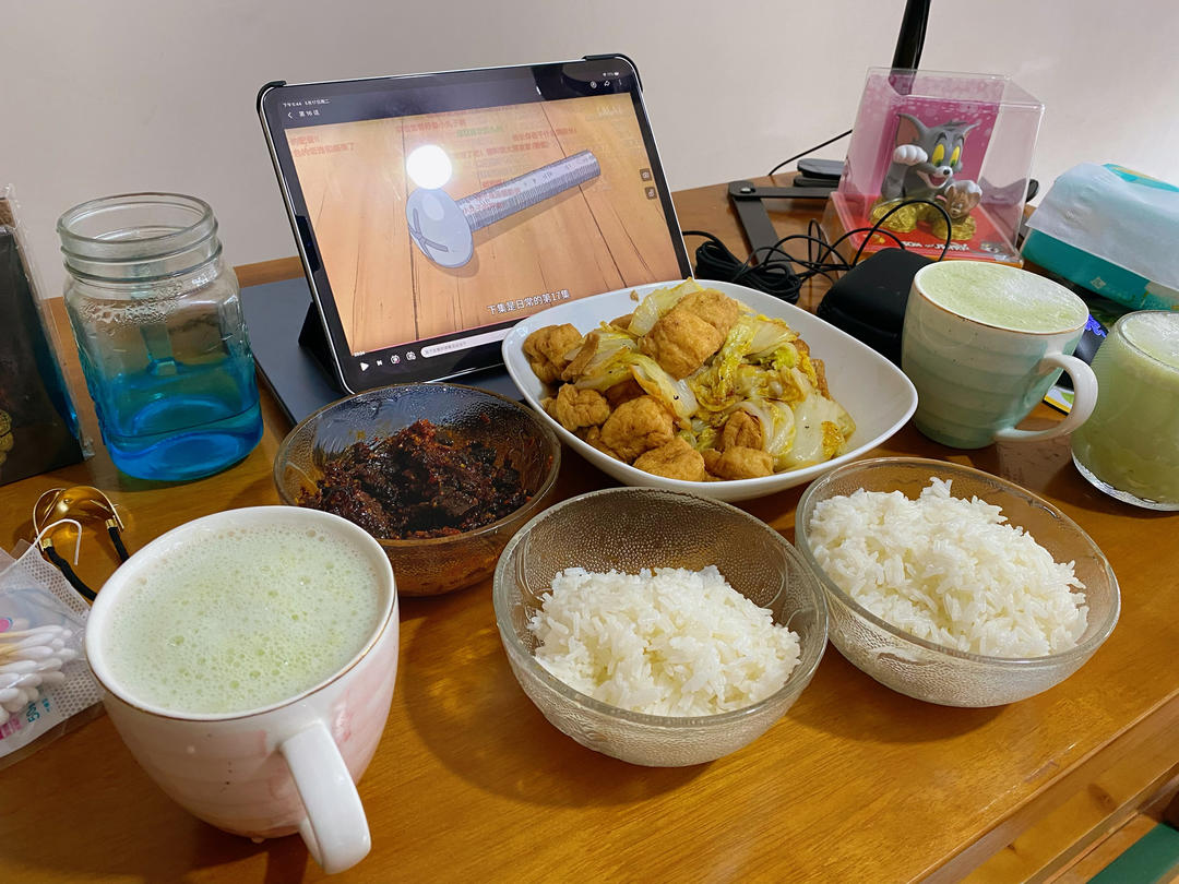 好吃到连汤汁都不剩的白菜焖豆泡，给肉都不换