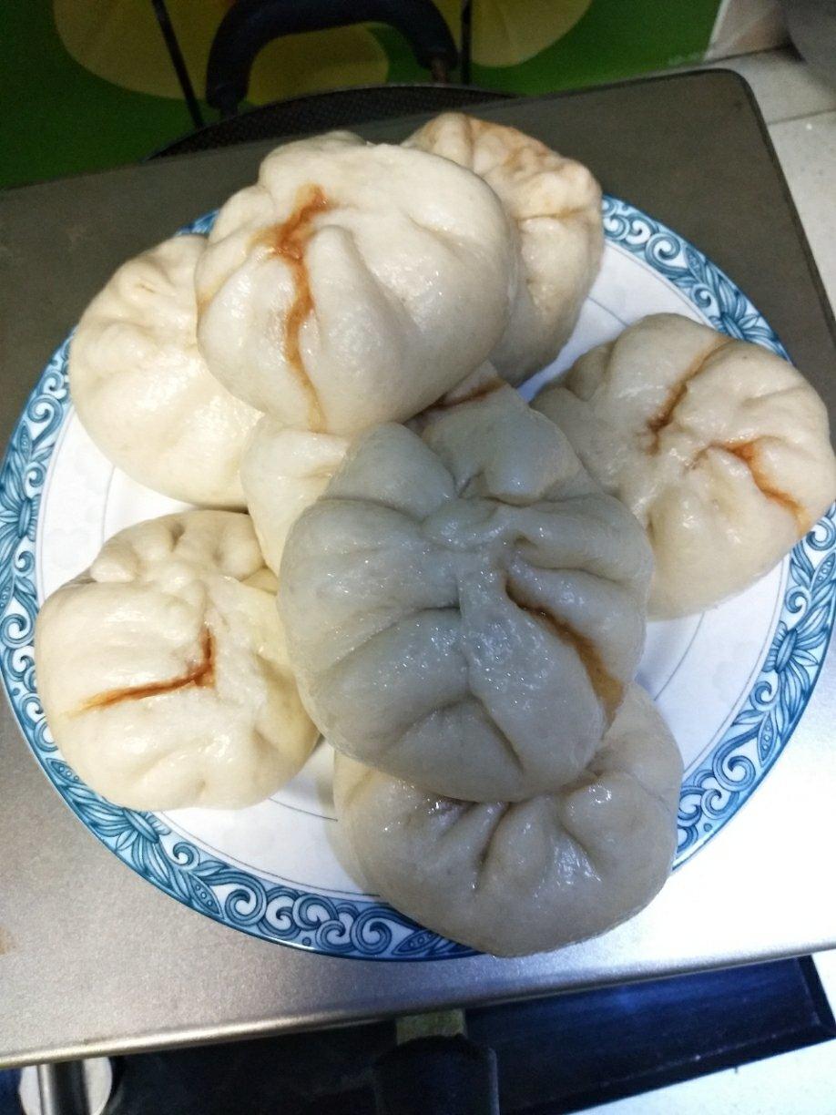 云朵般松软爆浆蜜汁叉烧包