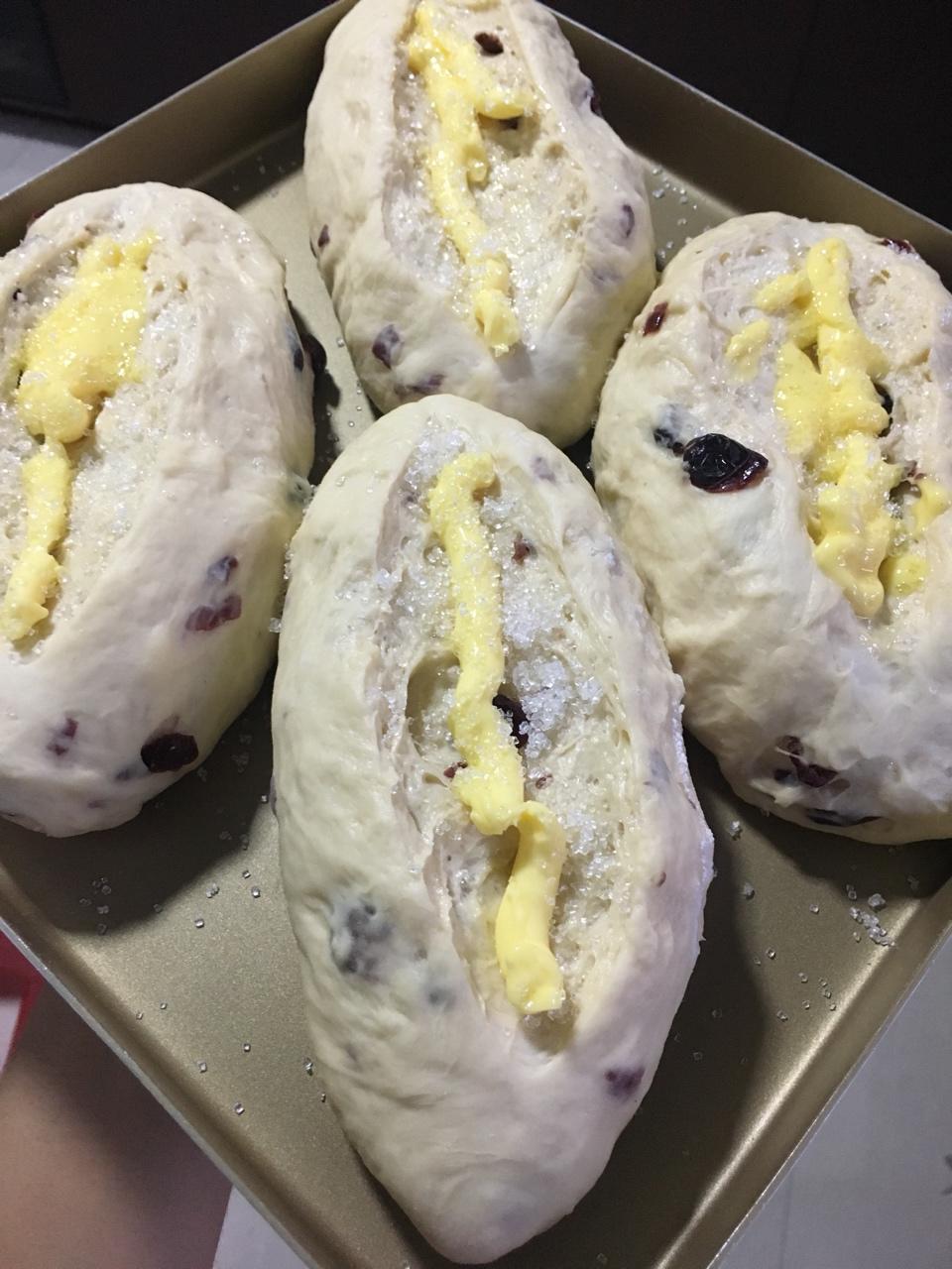 葡萄软欧（仿原麦山丘）Milk flavored bread filled with raisins and butter