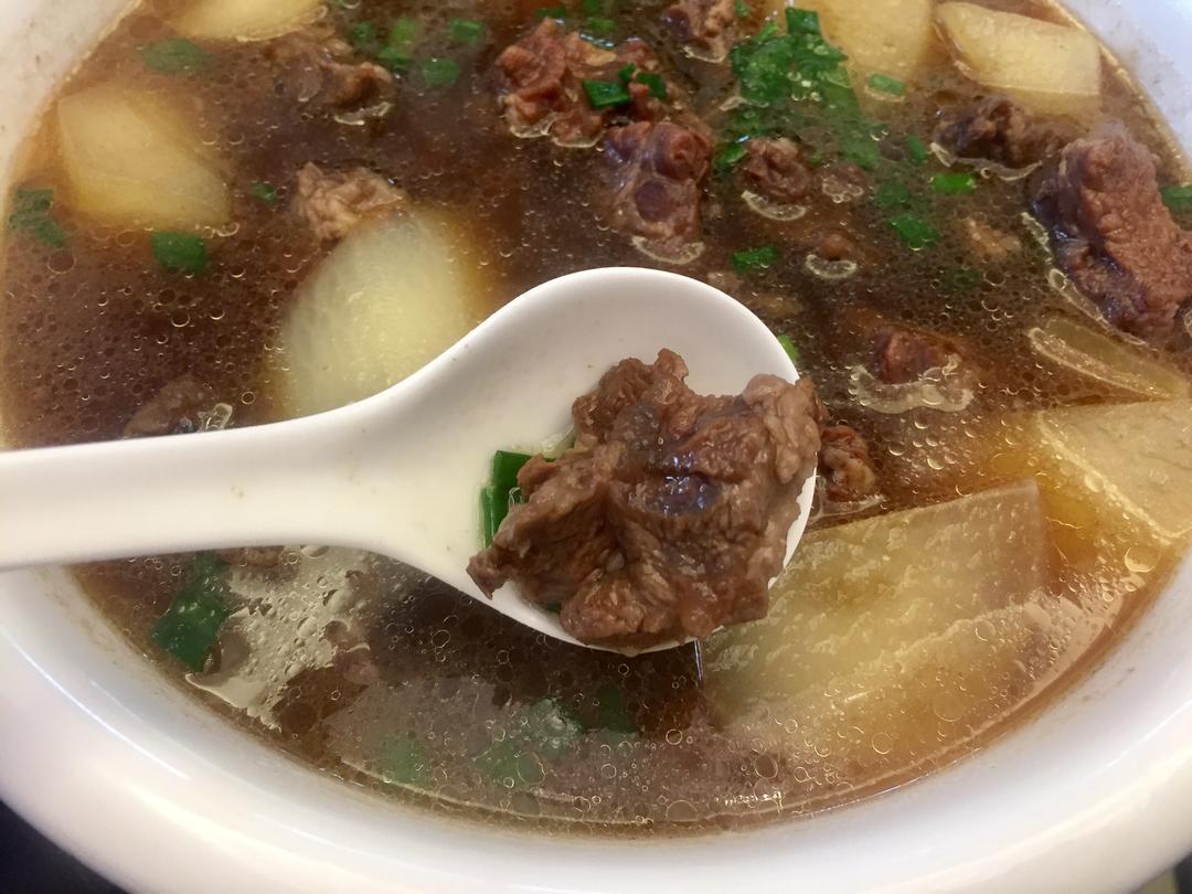 萝卜牛腩汤的做法