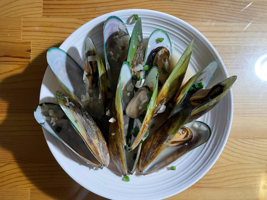 新西兰青口贝mussel（最原始最鲜美的做法）超级简单/人人都可以成为别人羡慕的大厨，超详细步骤图，铸铁锅