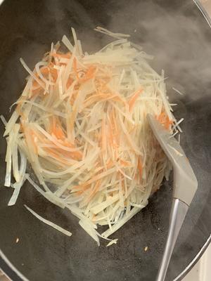 土豆丝炒小米捞饭的做法 步骤8