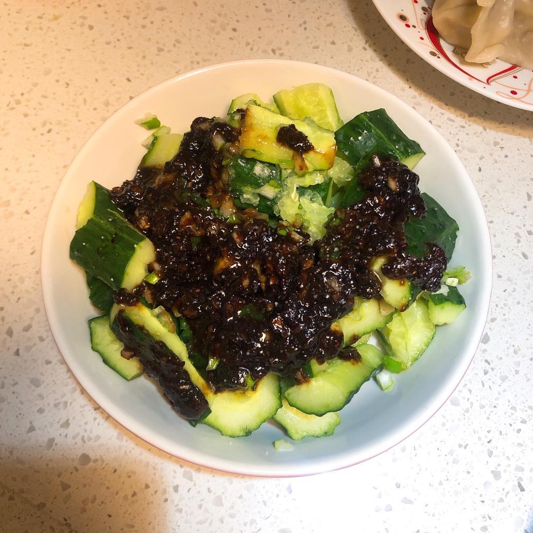 超级好吃的凉拌拍黄瓜