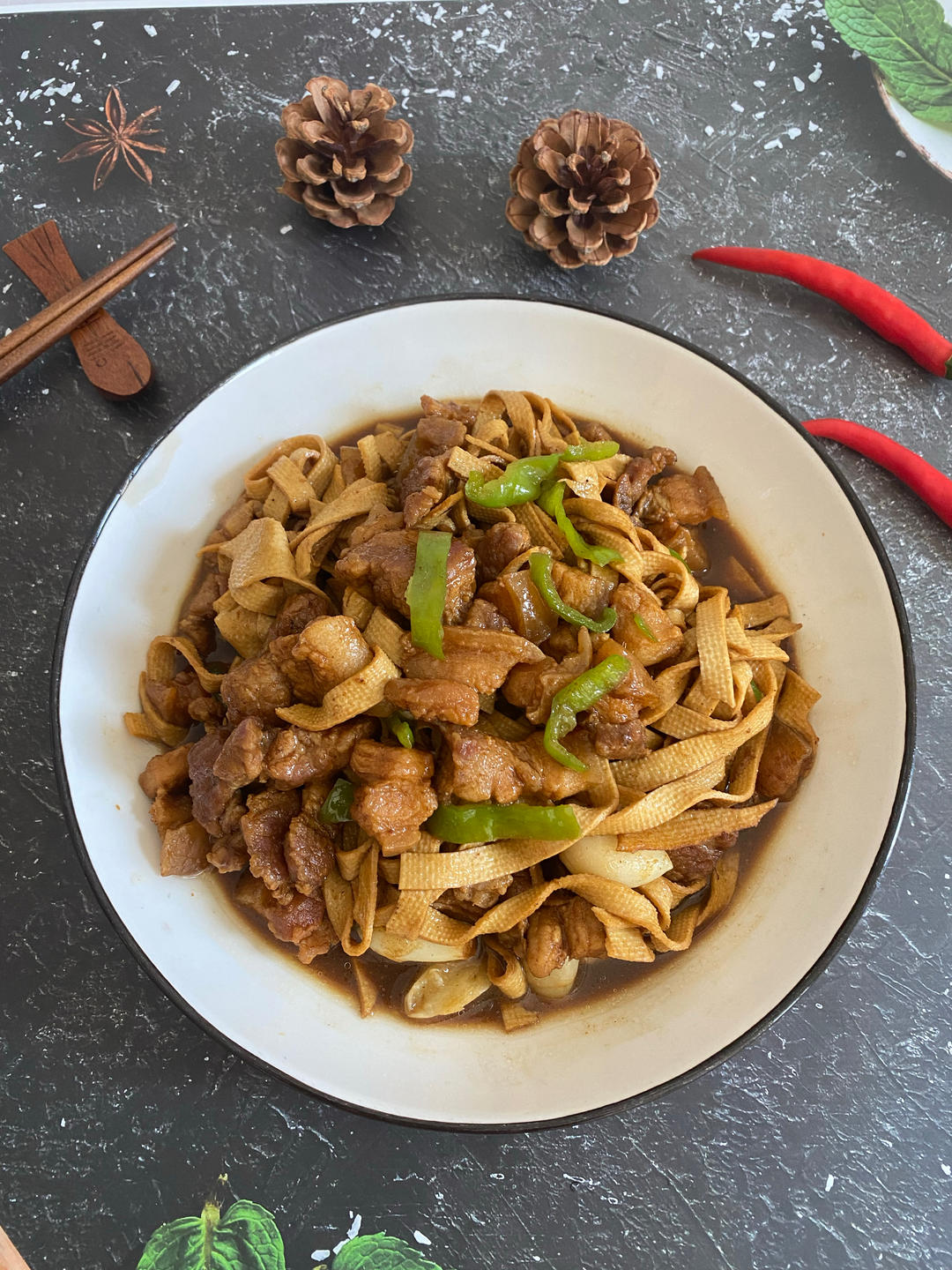 五花肉烧千张丝