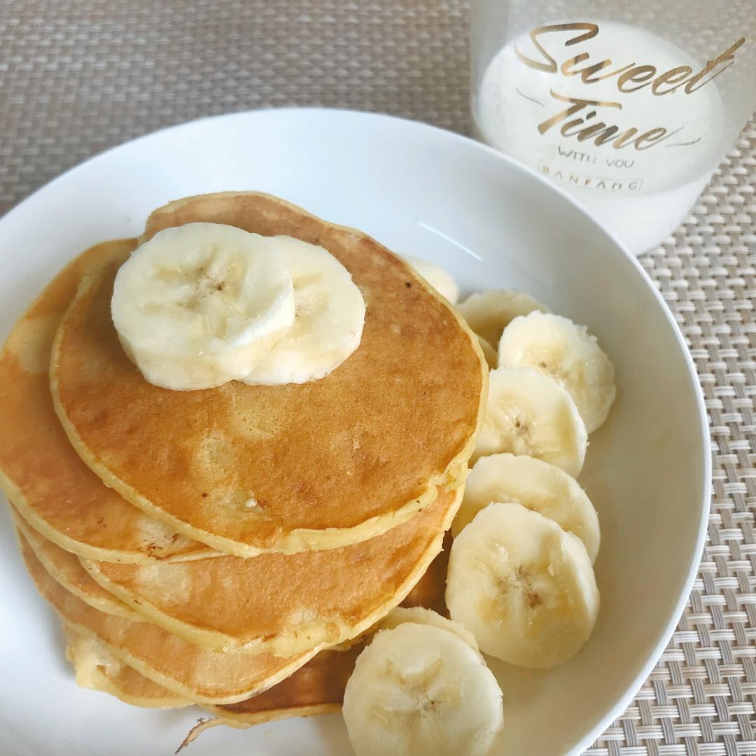 【减脂早餐】无油香蕉松饼（超简单）