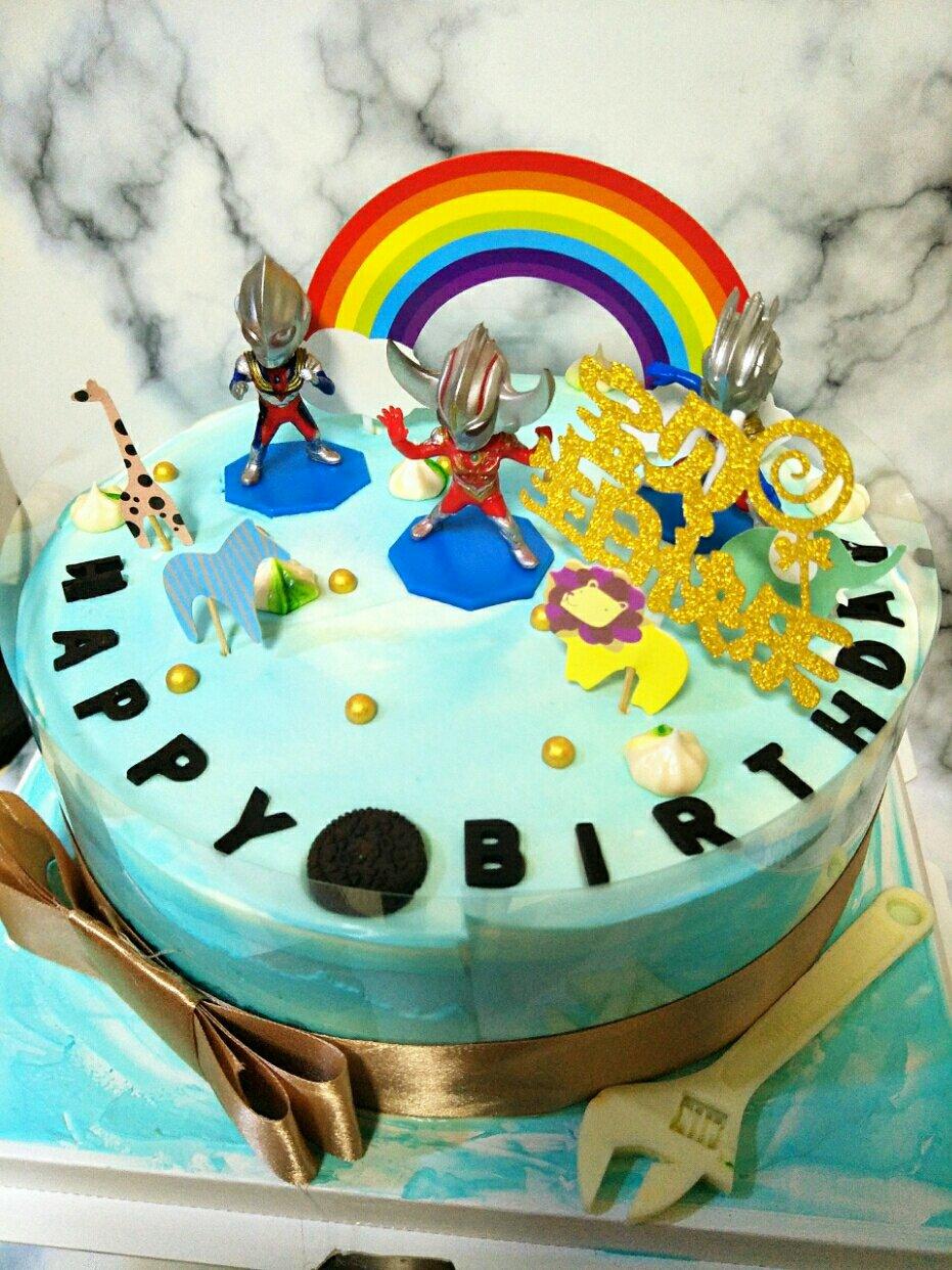 甲甲妈烘焙做的超级无敌美貌简单的刺绣风奥特曼生日蛋糕