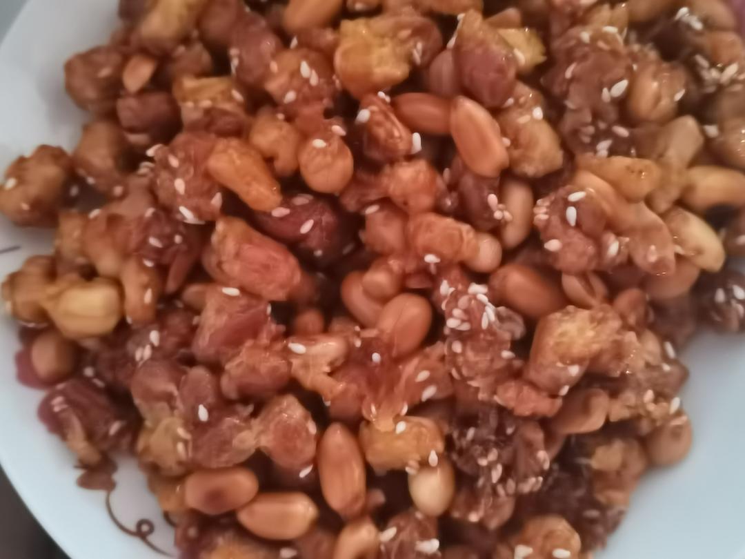 【创意小厨娘】休闲小零食——芝麻花生米，香甜酥脆可口，好吃到停不下来。