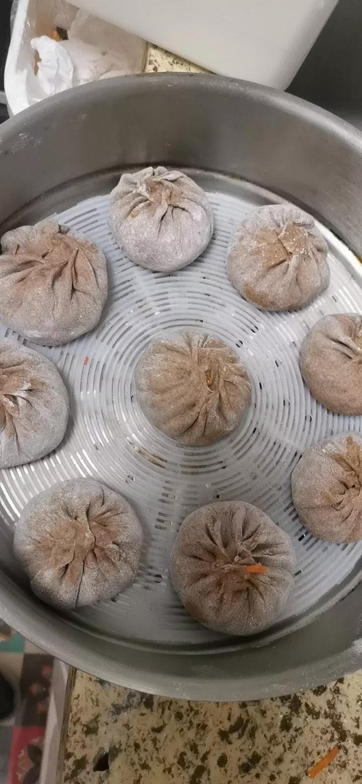 胡萝卜木耳鸡蛋包子——素包子也可以很好吃~