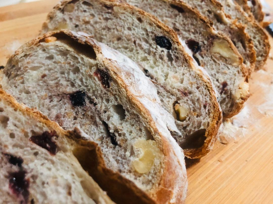 全麦蔓越莓核桃软欧包