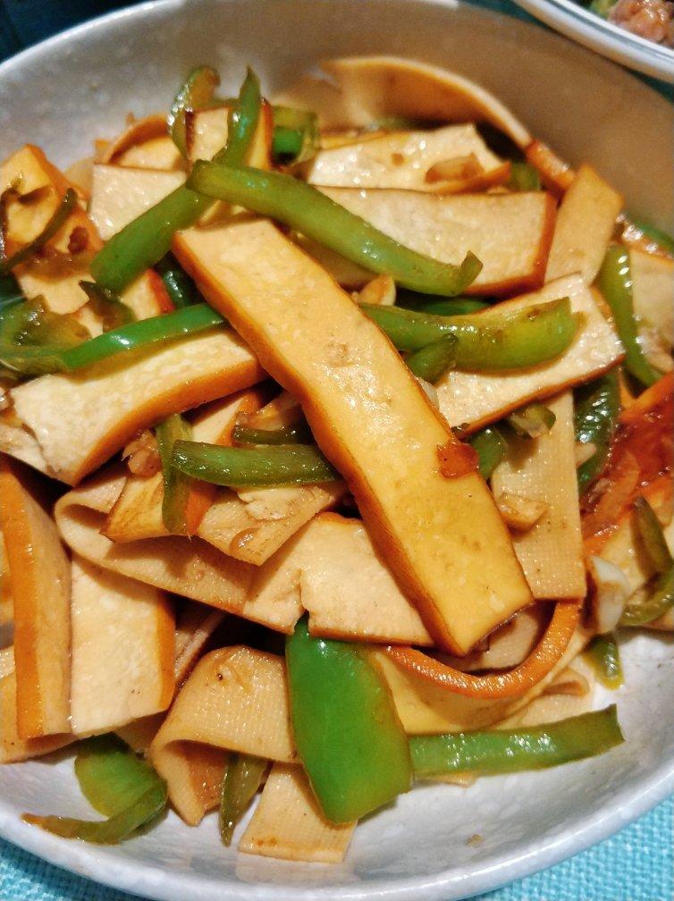 梅子青时节5做的青椒炒豆腐干