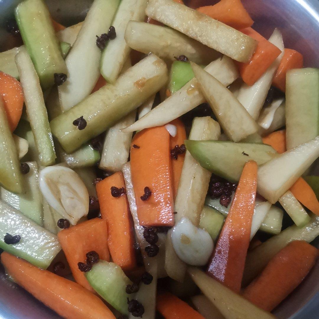 嘎嘣脆酸辣萝卜片丨早餐店招牌小菜