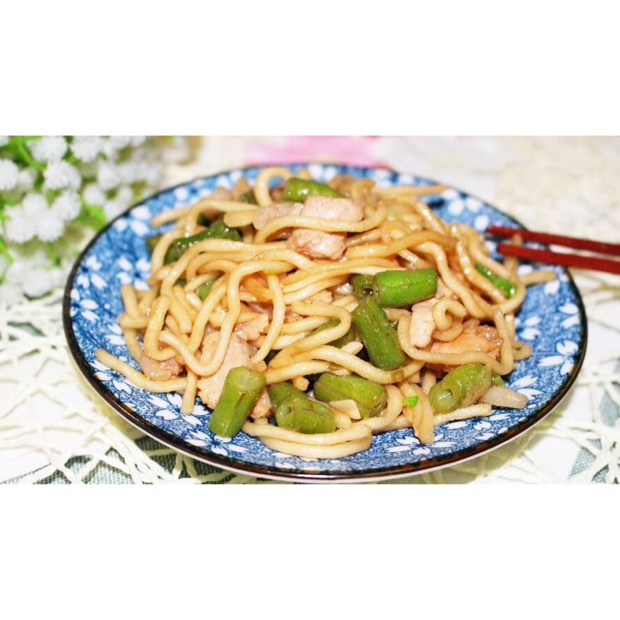 让人头疼的挑食熊孩子，一碗焖面就能搞定！
豆角焖面