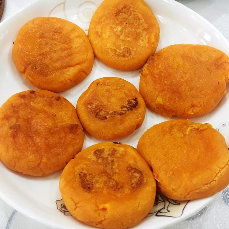 做个地瓜饼,软软糯糯的,差个芝麻 赞 红薯(去皮后净重),糯米粉,面粉