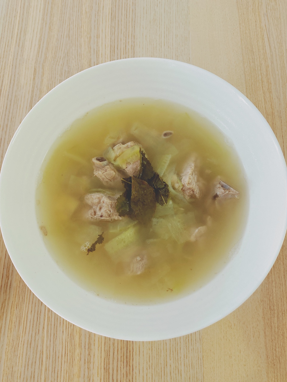 清新解腻：绿茶黄瓜排骨汤的做法