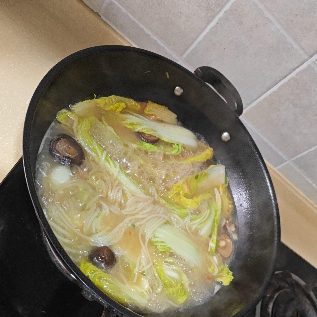 娃娃菜粉丝煲，低卡又鲜美