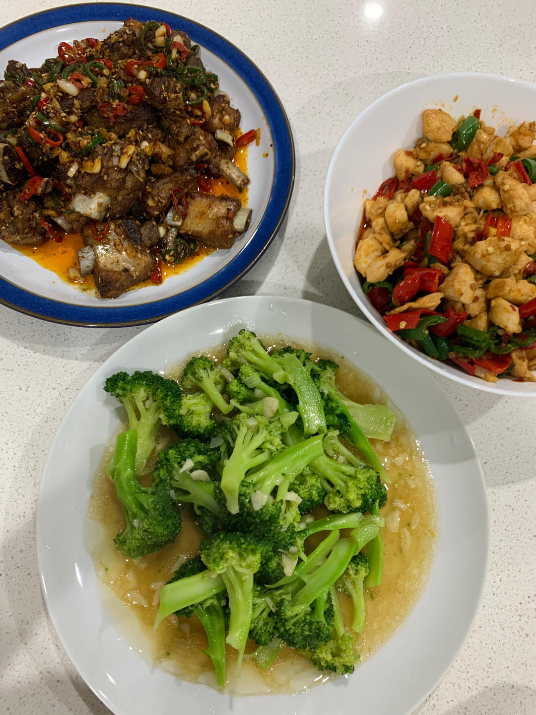 好吃到爆的耗油蒜蓉西兰花(从不修图，喜欢请关注)