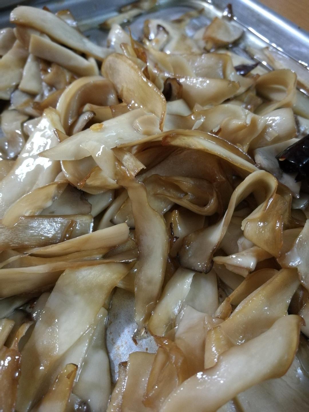 黑色瓷砖做的橄榄油蘑菇