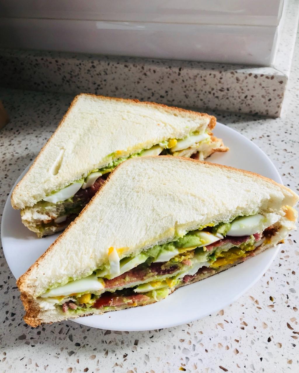 yoyo_gu做的牛油果早餐三明治 avocado breakfast toasted sandwich