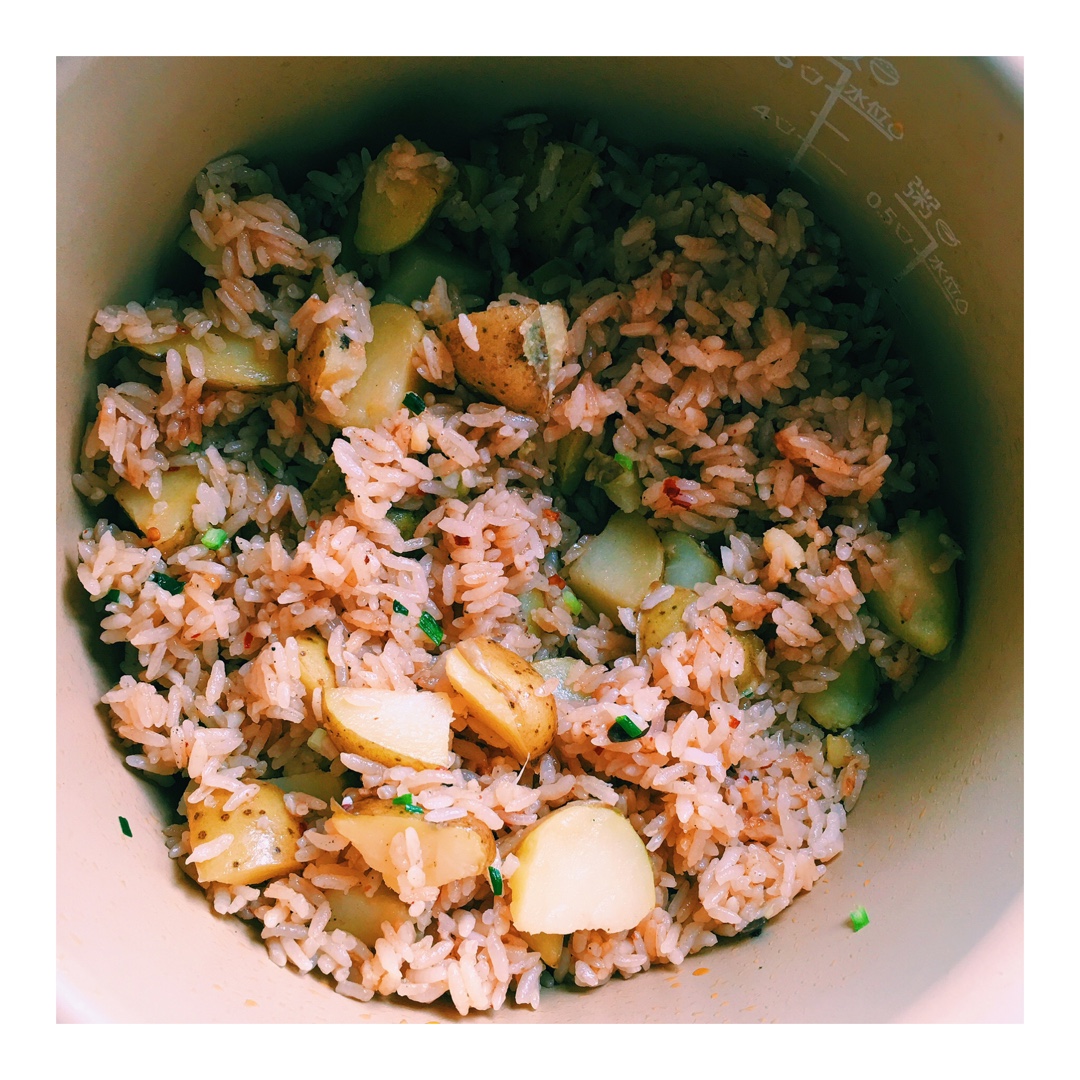 香肠土豆焖饭【一人也要吃好版】