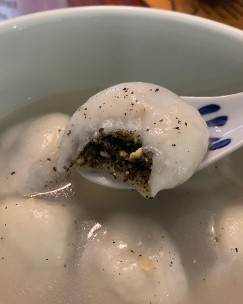 花生黑芝麻汤圆
