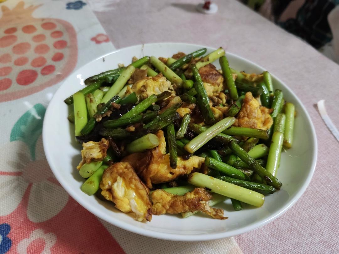 两分钟做好蒜苔炒鸡蛋