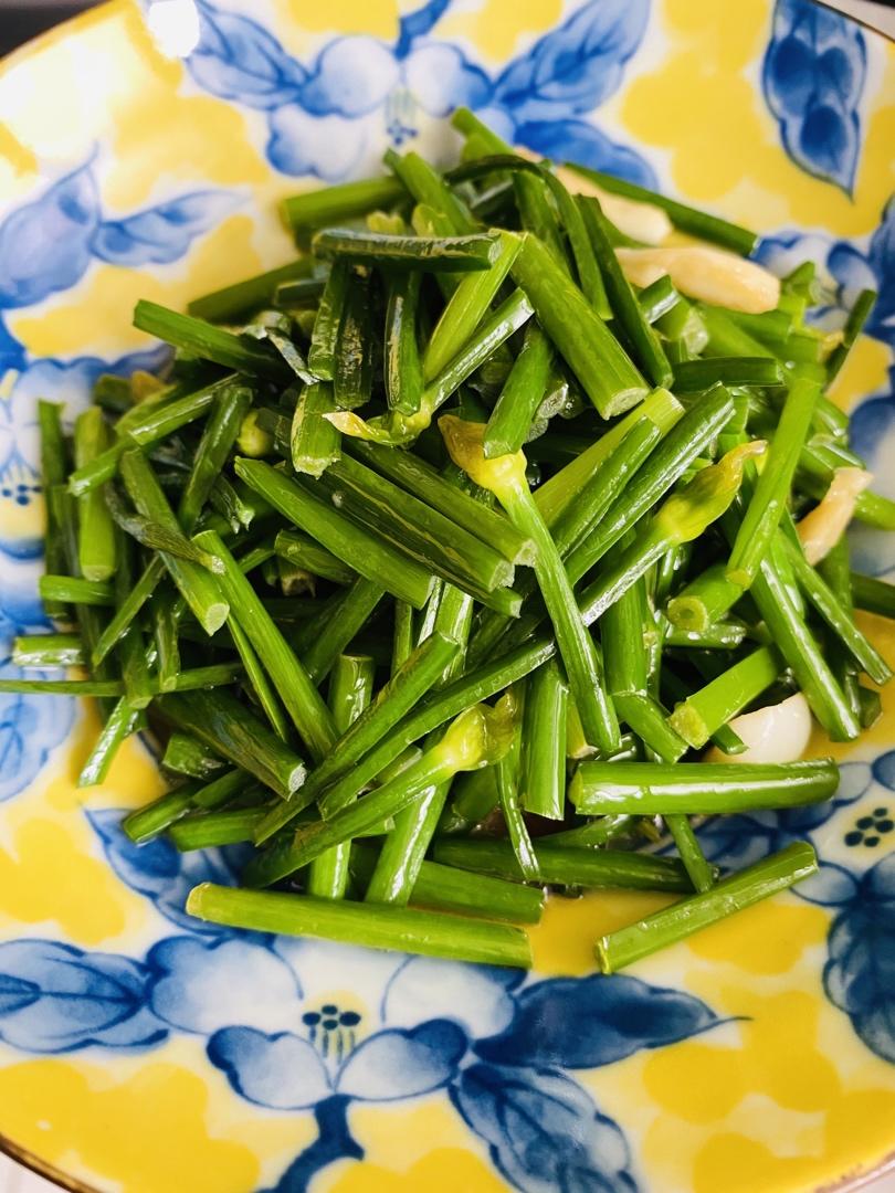 韭菜花炒腊肉