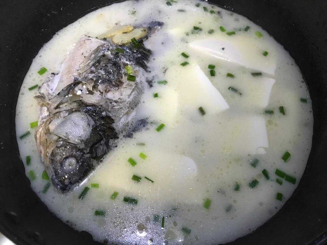 鲫鱼豆腐汤