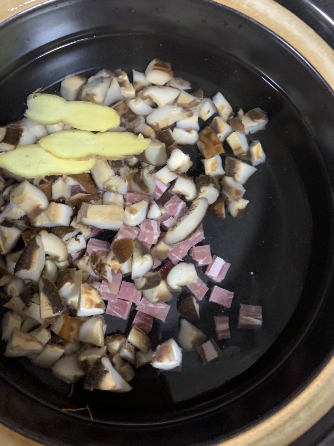 超简单的鲜甜冬菇冬瓜粒汤的做法 步骤3